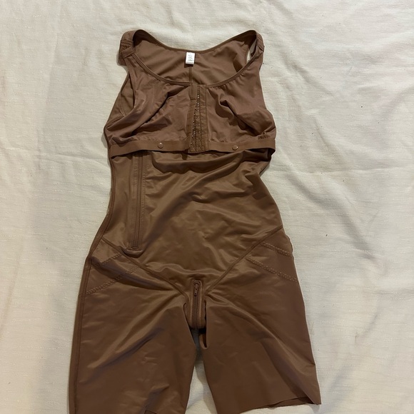 Shapewear - Picture 2 of 5